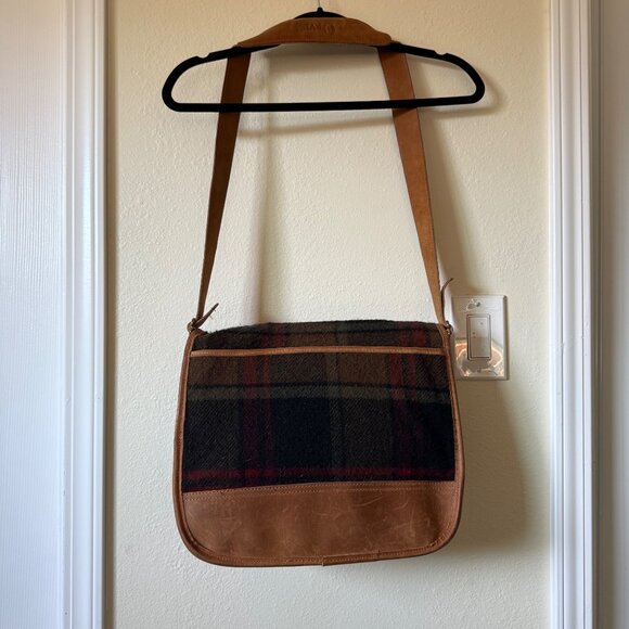 Vintage ORVIS Red Plaid Wool & Brown Leather Men's Crossbody Messenger Bag - Picture 3 of 12